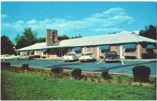 Postcard - Atlantic Motel - Wethersfield, CT