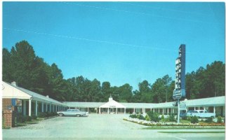 Postcard - Colonial Motel - Williamsburg, VA
